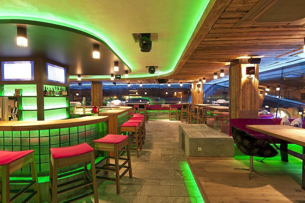 Harakiri Partyhouse Hotel Mayrhofen Exterior foto
