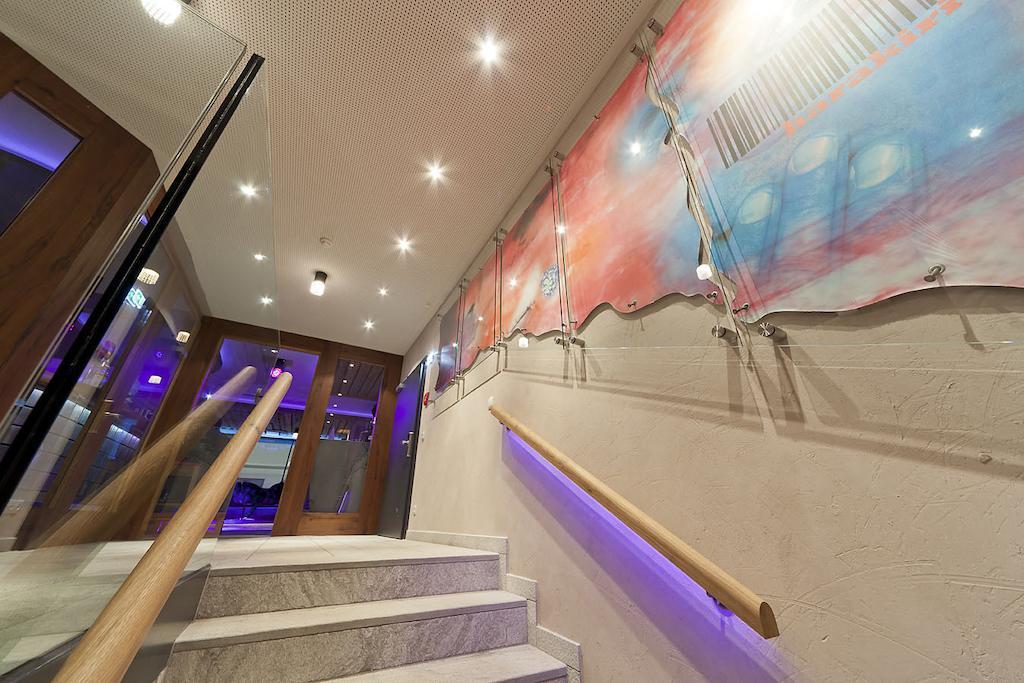Harakiri Partyhouse Hotel Mayrhofen Exterior foto